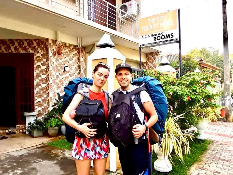 The City Tourist Hotel 阿努拉德普勒 外观 照片