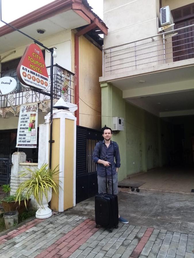 The City Tourist Hotel 阿努拉德普勒 外观 照片