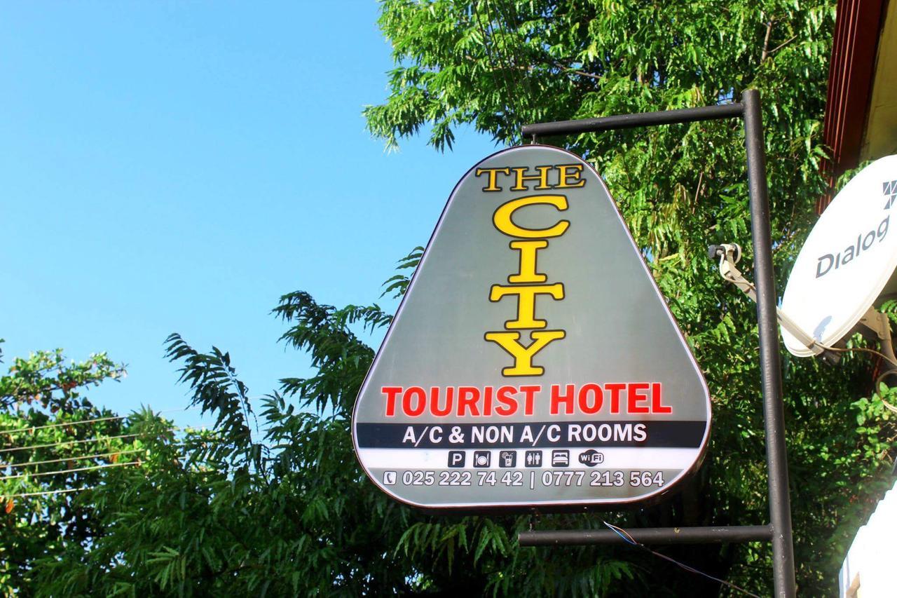 The City Tourist Hotel 阿努拉德普勒 外观 照片