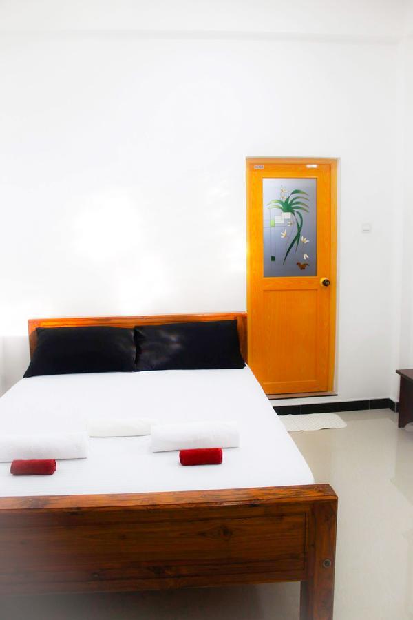 The City Tourist Hotel 阿努拉德普勒 外观 照片
